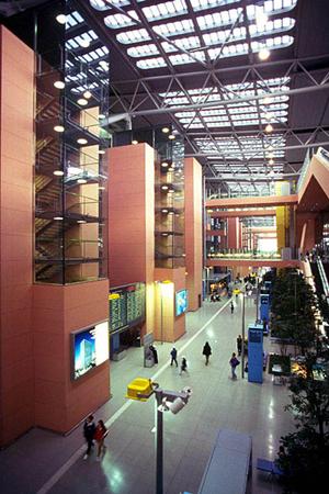 快適なオフィス空間を実現する！大阪の事務所クロス張替えのポイントと信頼できる施工業者